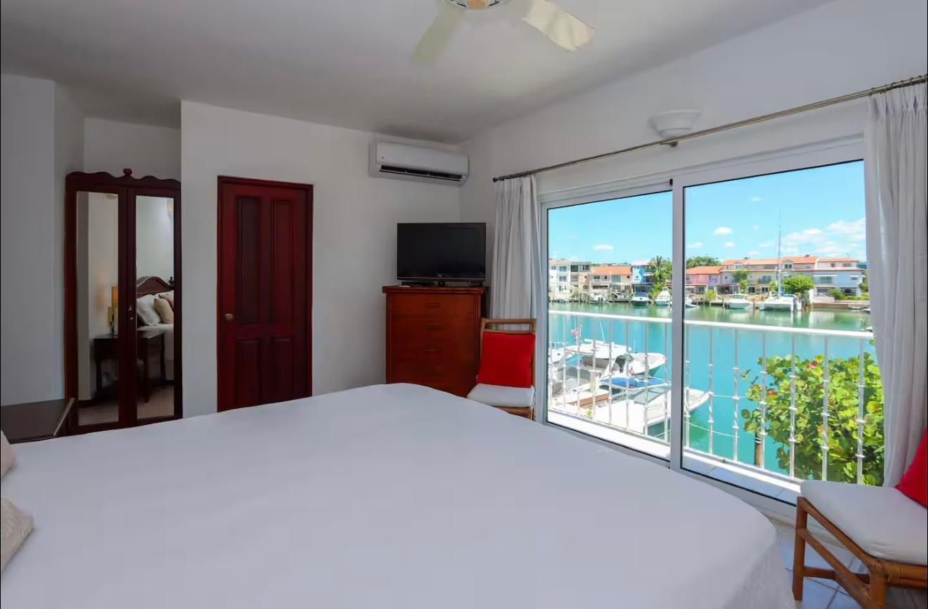 Marina Townhouse - Master Bedroom